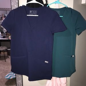 Bundle of 2 figs scrub tops